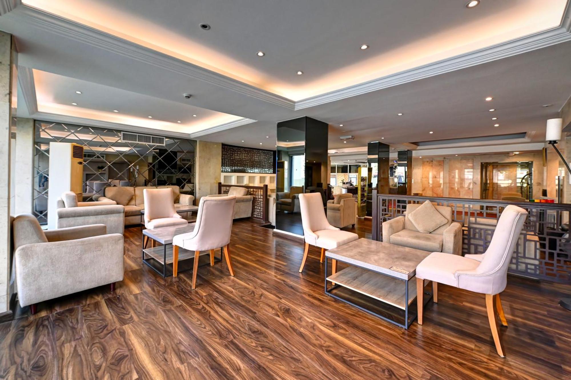 Hotel Al Bustan Flats Sharjah Esterno foto