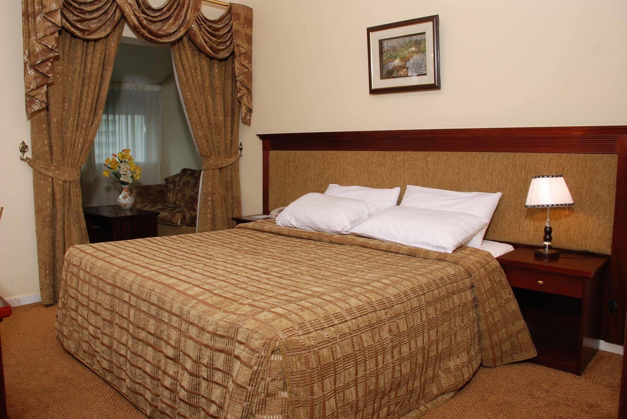 Hotel Al Bustan Flats Sharjah Esterno foto