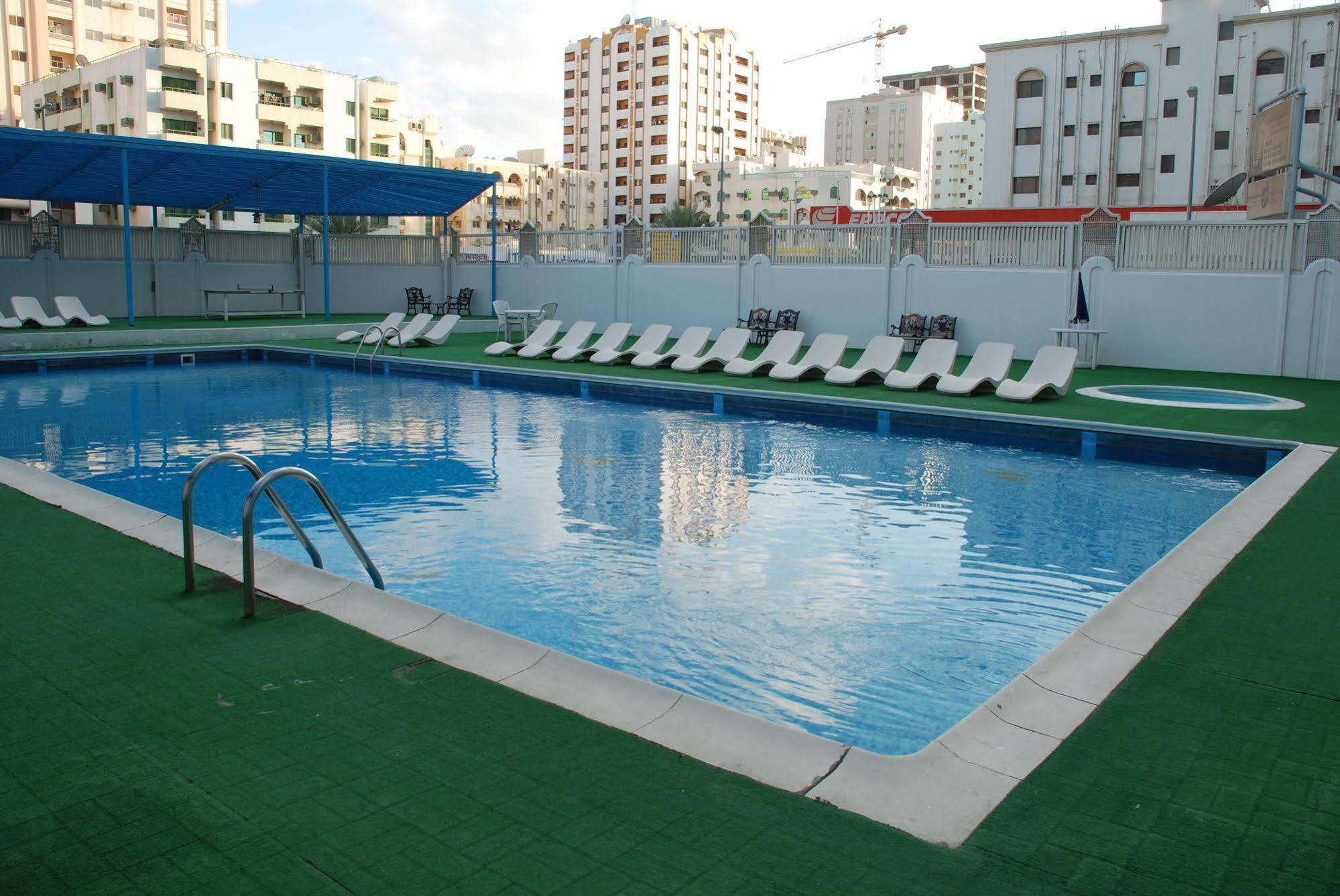 Hotel Al Bustan Flats Sharjah Esterno foto